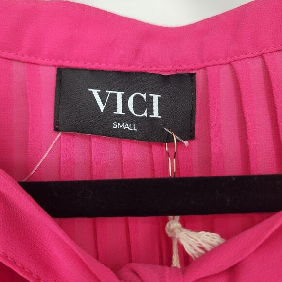 Vici Sleeveless Hot Pink Tie Neck Flowy Lightweight Pleated Blouse Size Small - Picture 2 of 5